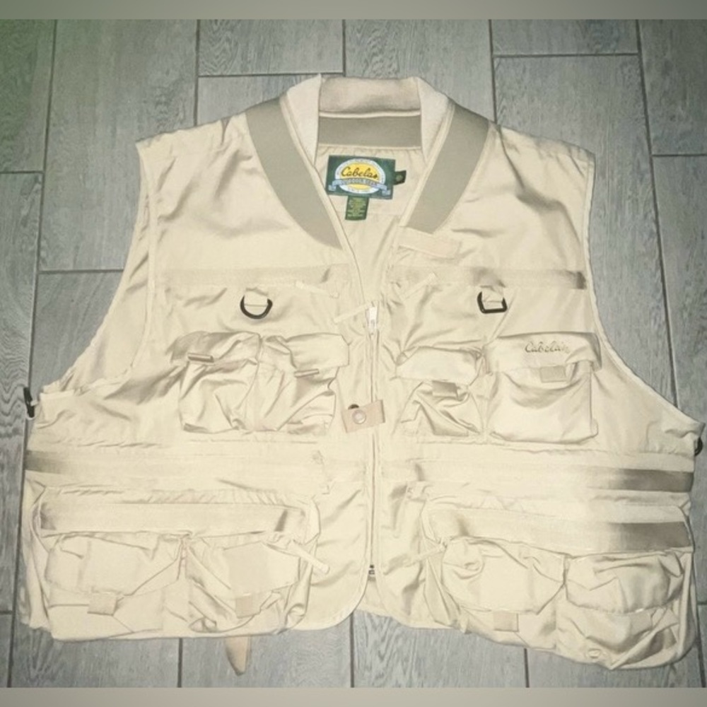 New Cabelas Safari Vest Men 2XL Beige
Khaki Outdoor Vented Camping